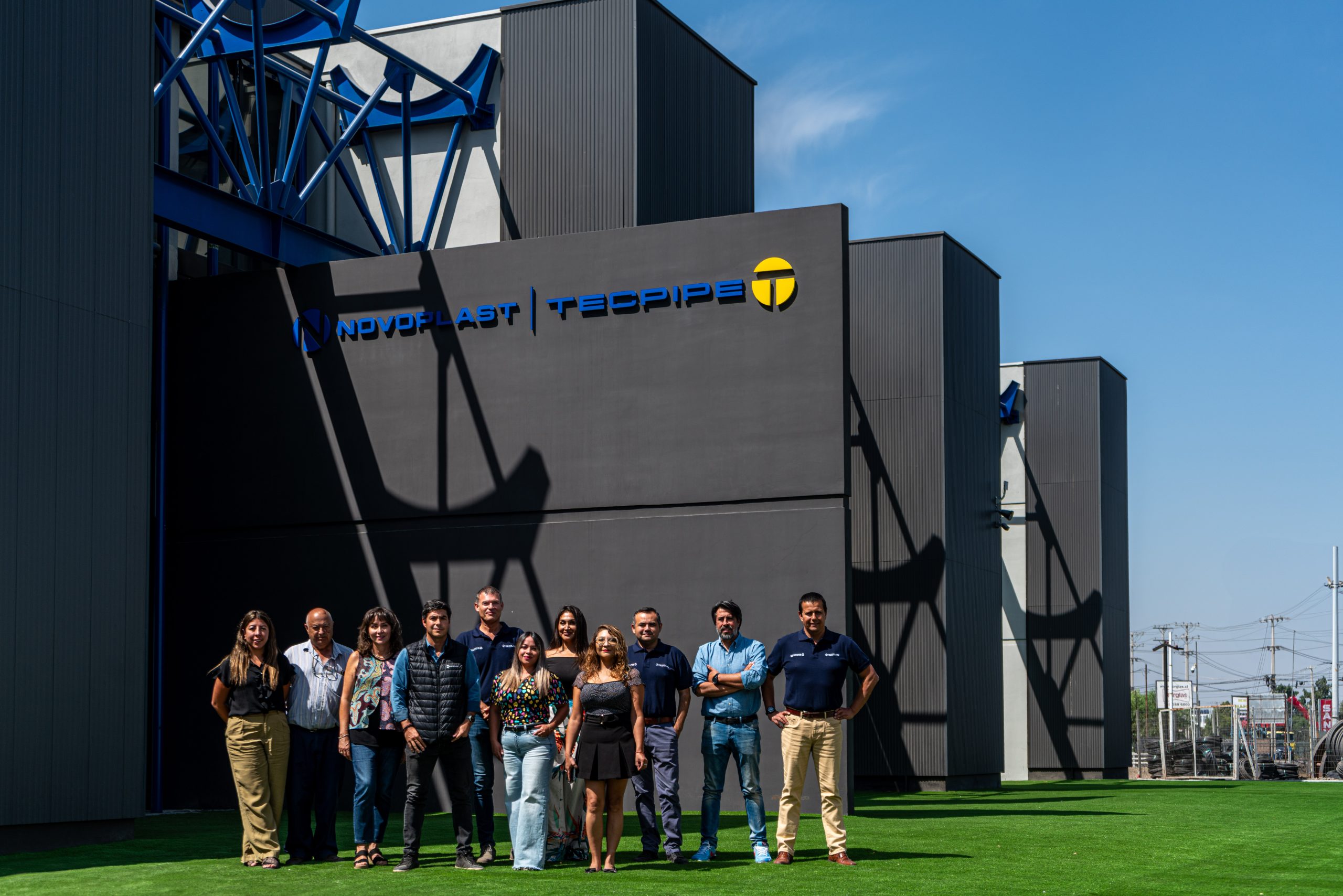 Nosotros Fotografia del equipo comercial de novoplast